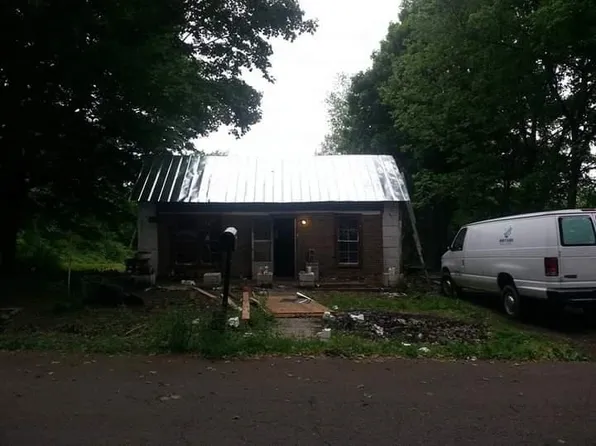 107 N Adams St, Adams, TN 37010