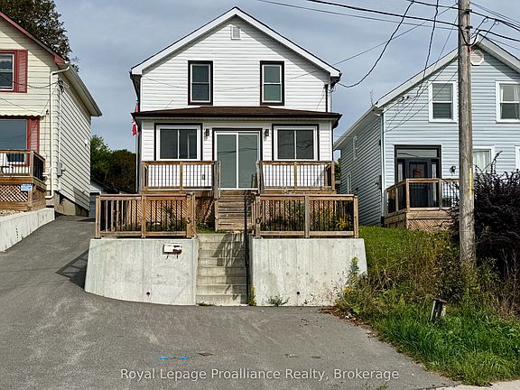 2nd image of 30 Alexander St W