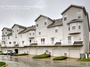 276 N Hedge Ln, Olathe, KS 66061