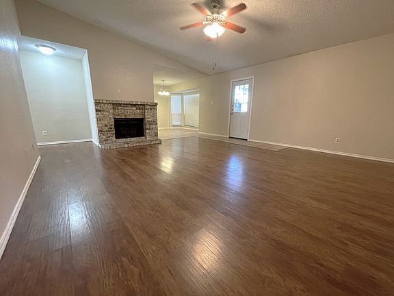 3rd image of 4044 Pepperwood Dr
