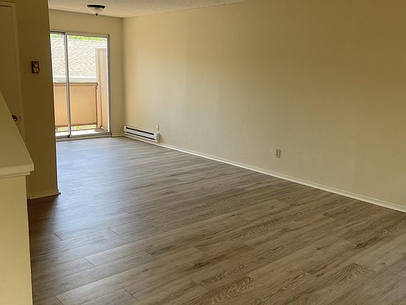 2nd image of 1002 Railroad Ave #4