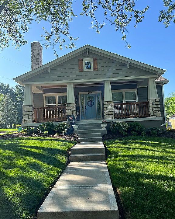 Lovely curb appeal!