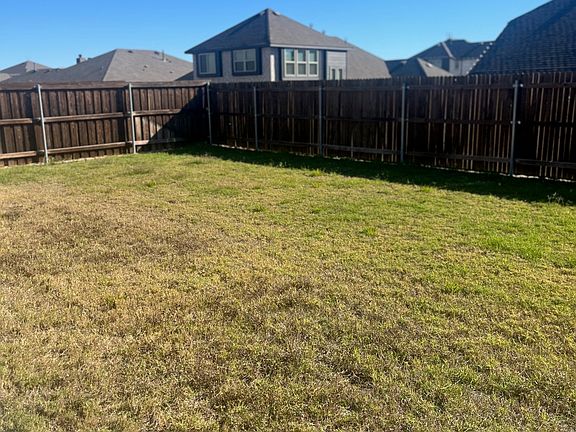 2nd image of 3083 Aqueduct Ave