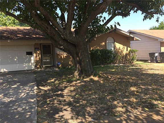 2nd image of 2622 Arlington Ln