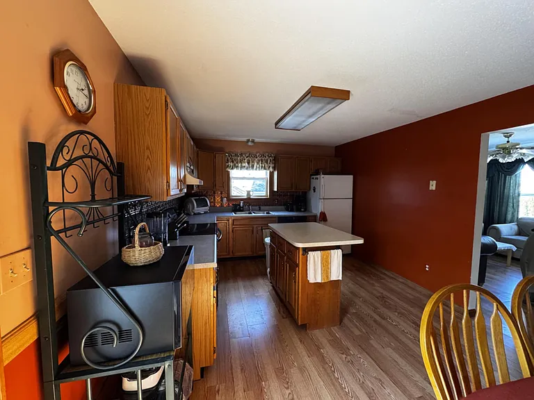 86 Birchwood Ave — Photo 3