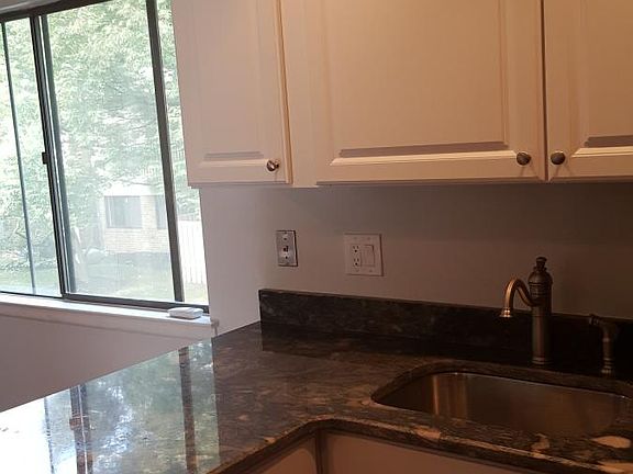 Lower Level - Kitchen - looking into eat in area
