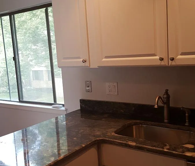 Lower Level - Kitchen - looking into eat in area