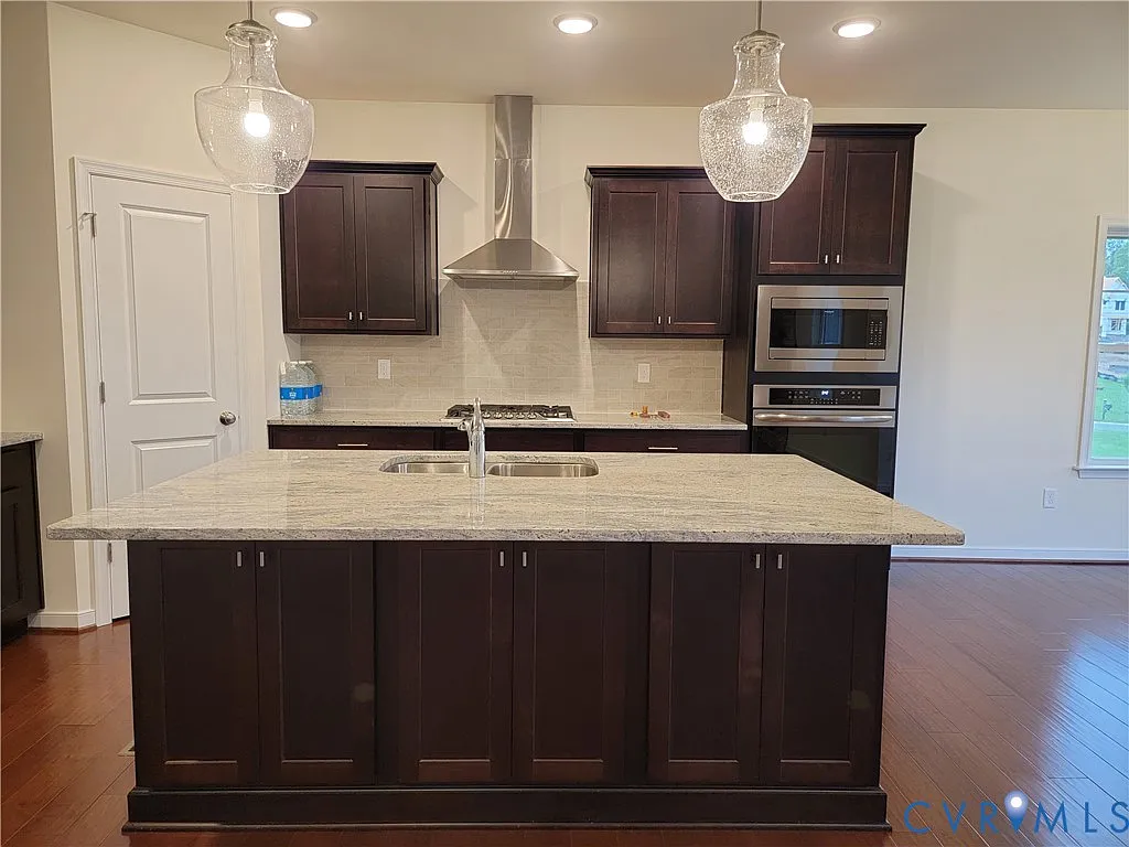 3 bed, 2.5 bath, 2589 sqft, $2,899 — Photo 2