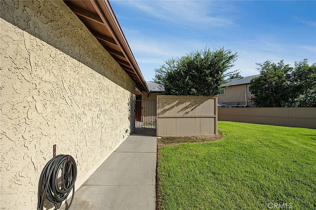 2 bed, 800 sqft, $2,750 — Photo 2