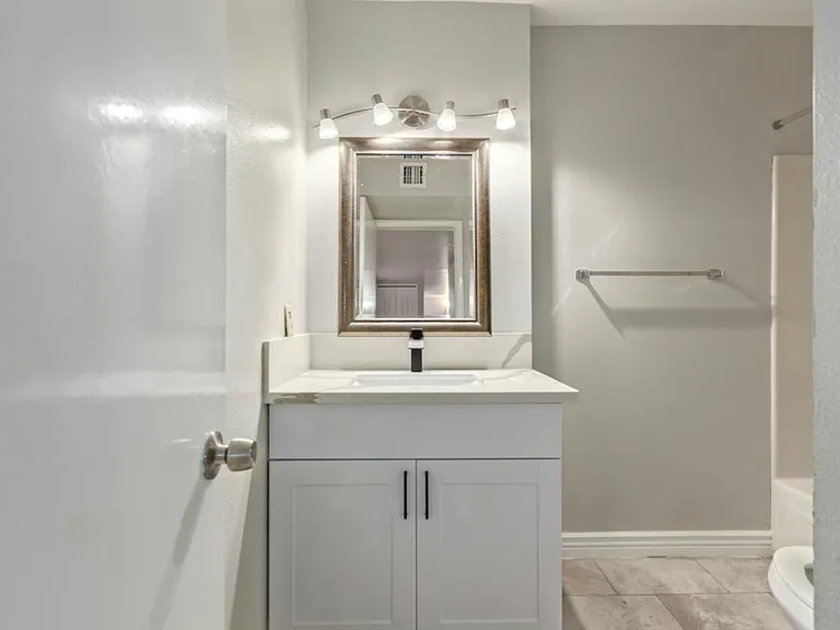 5885 E Thomas Rd — Photo 25