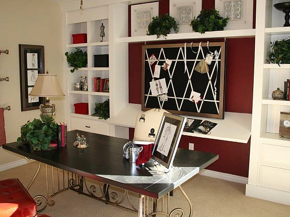 office or 5th bedroom