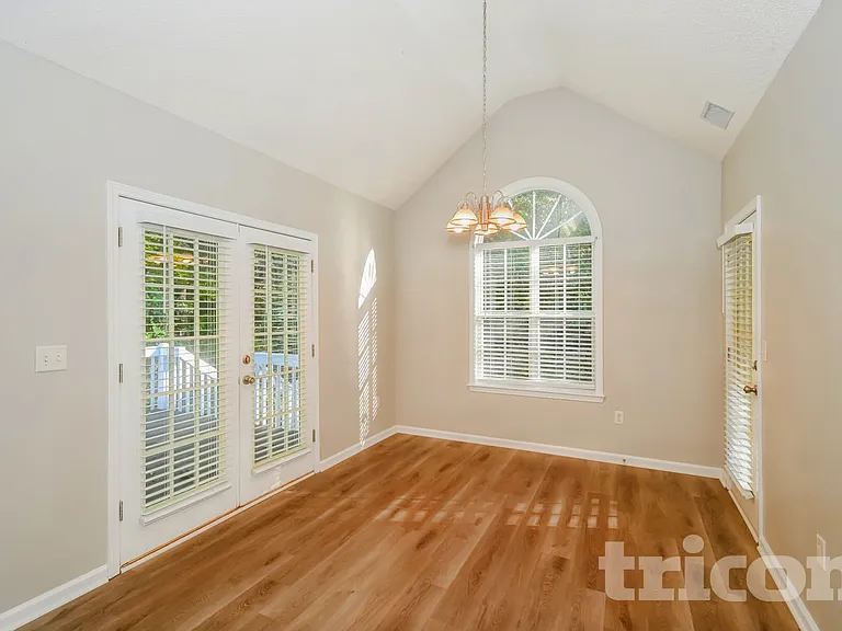 665 Skyline Dr — Photo 6