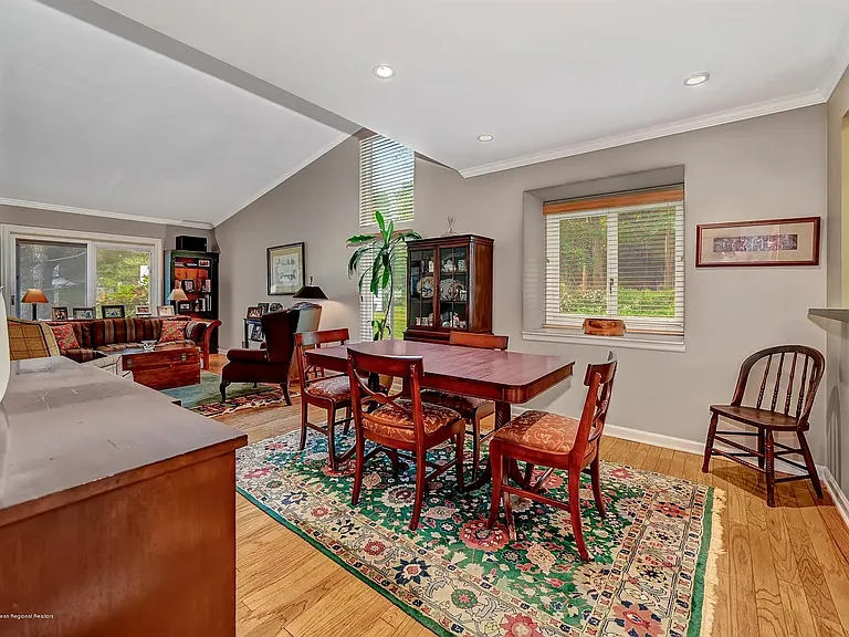 13 Helene Ct — Photo 7