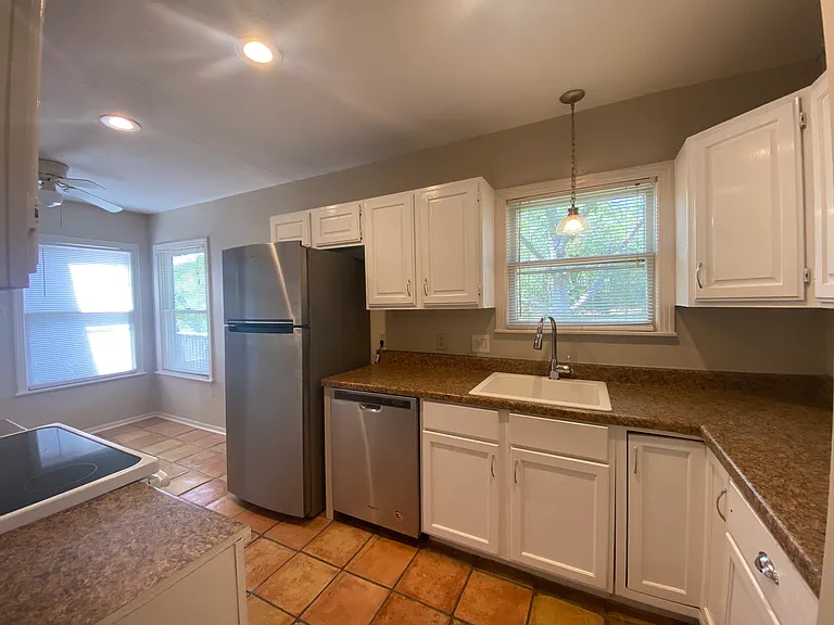 209 Lyman Dr — Photo 11