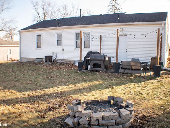 5th image of 211 Elmdale Ave