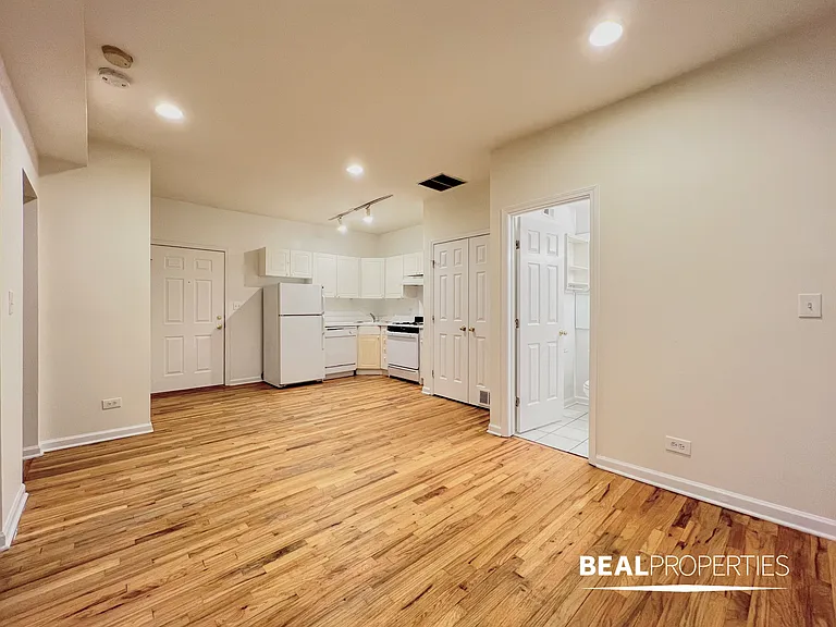917 W Dakin St — Photo 36
