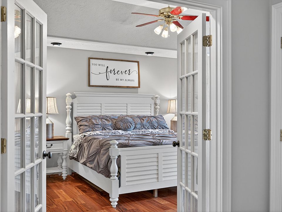 1st image of 220 Sylvan Way