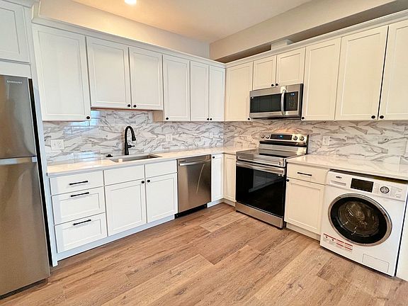2nd image of 3327 Tejon St #4