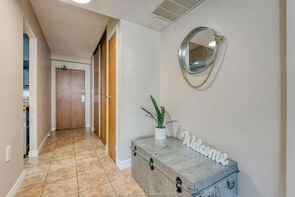 2 bed, 1.0 bath, 1035 sqft, $1,900 — Photo 4