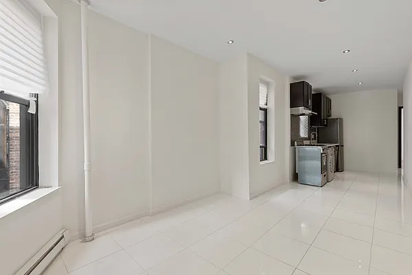 Rented by MNS | media 12