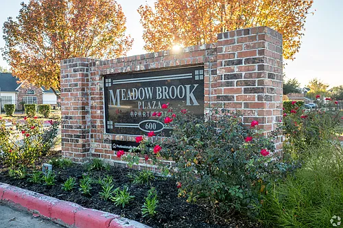 Meadowbrook Plaza Photo 1