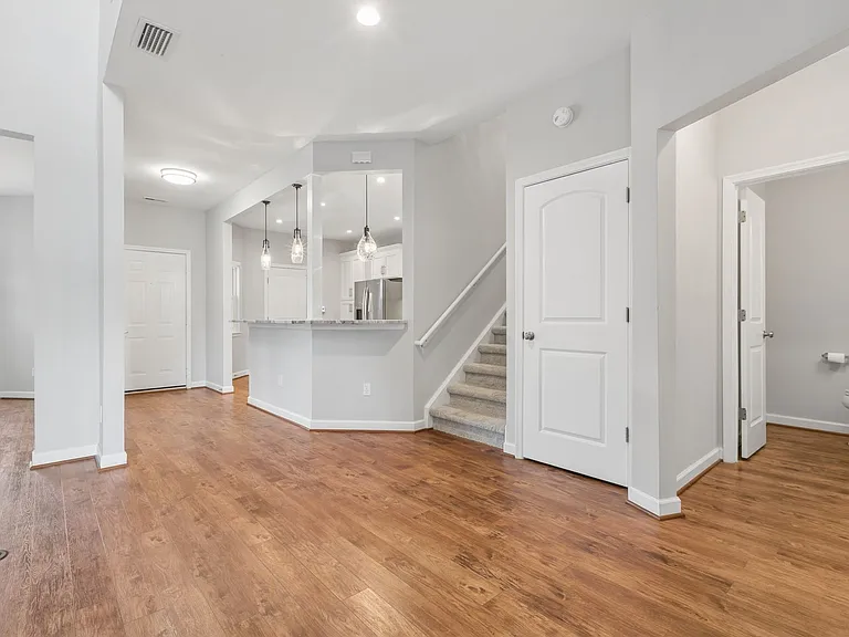 812 E Willow Point Pl — Photo 16
