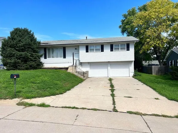 1305 Lodgeview Dr, Norfolk, NE 68701