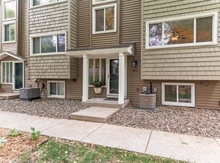 312 Pondridge Cir, Wayzata, MN 55391