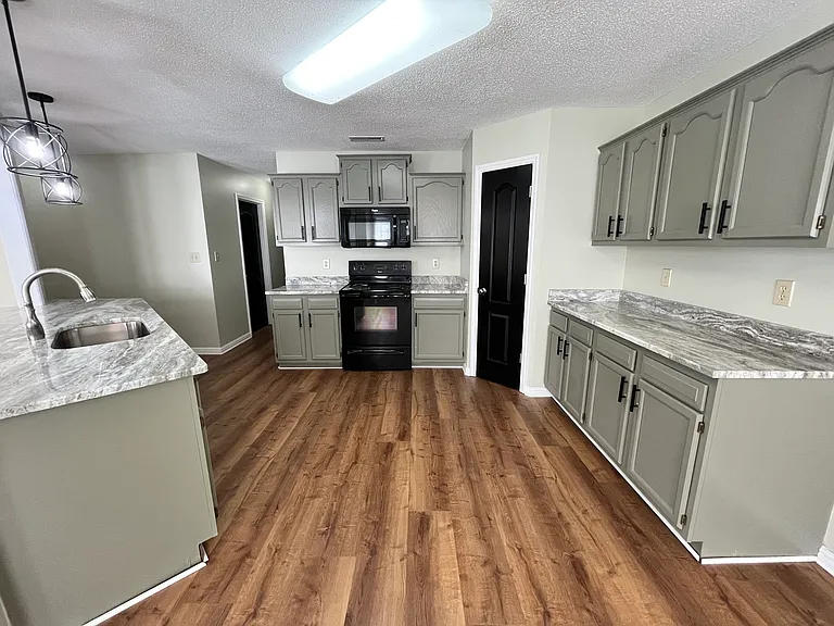 115 Sleepy Hollow Ln — Photo 10