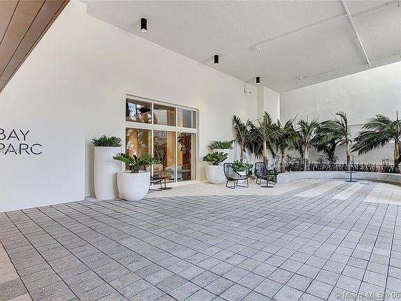 2nd image of 1752 N Bayshore Dr #12F