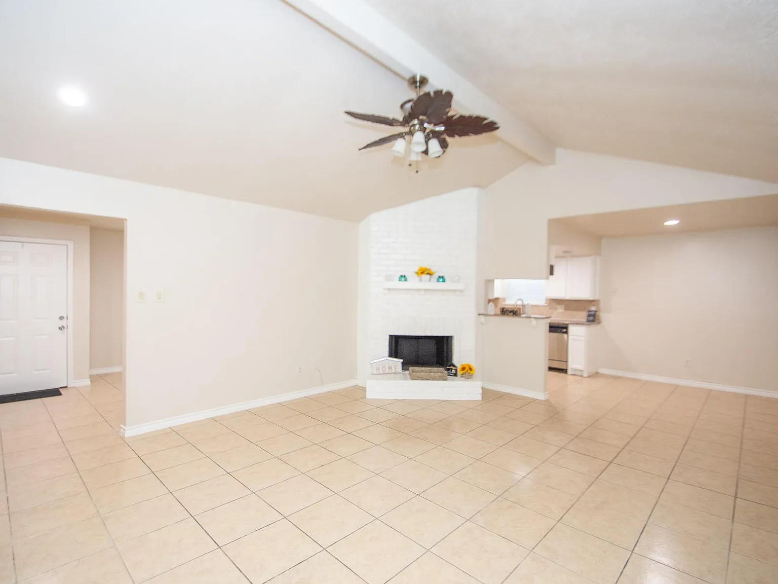 4 bed, 2.0 bath, 1855 sqft, $1,950 — Photo 4