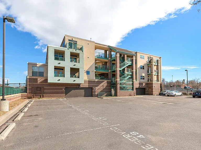 1313 S Clarkson St #202 — Photo 24