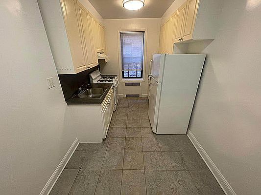 4th image of 36-19 167th St #4L