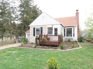 6807 Forest Ct, Windsor Heights, IA 50324