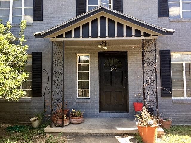 1st image of 104 W Oakview Pl APT 1
