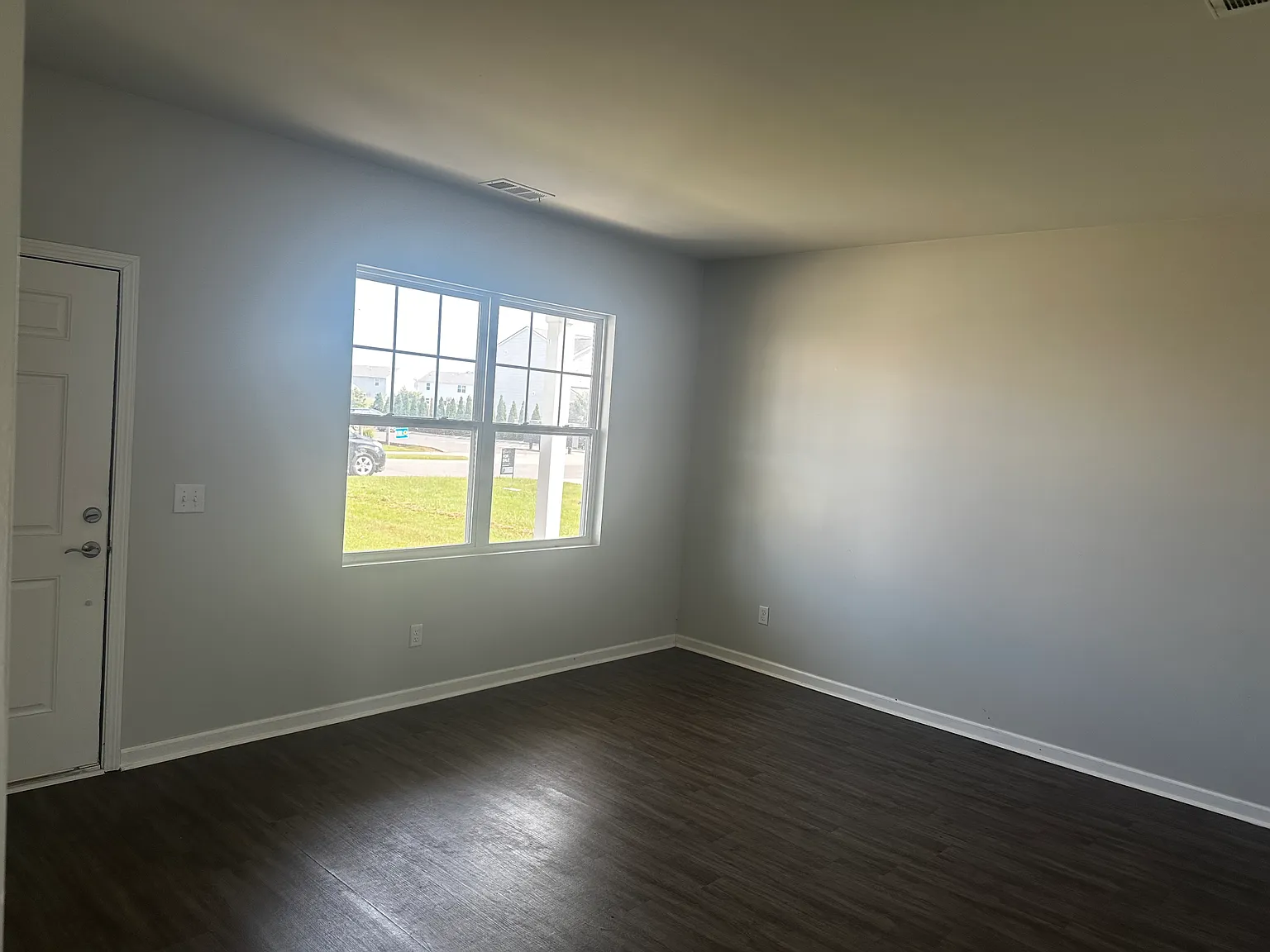 5 bed, 2706 sqft, $2,650 — Photo 3