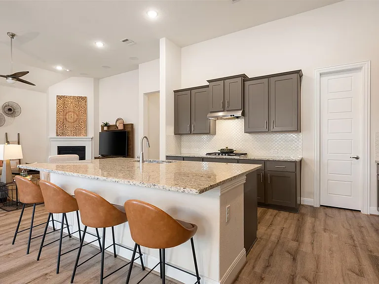 725 Millcreek Ln — Photo 14