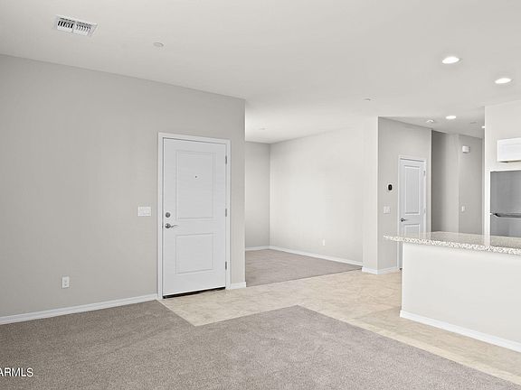 4th image of 2821 E TRACY Lane #1