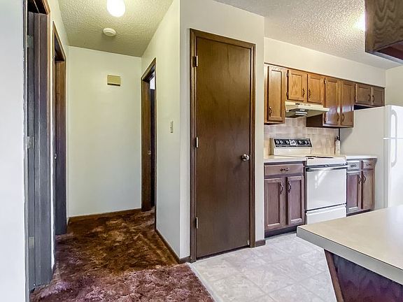5th image of 809 E 32nd Ter Unit A
