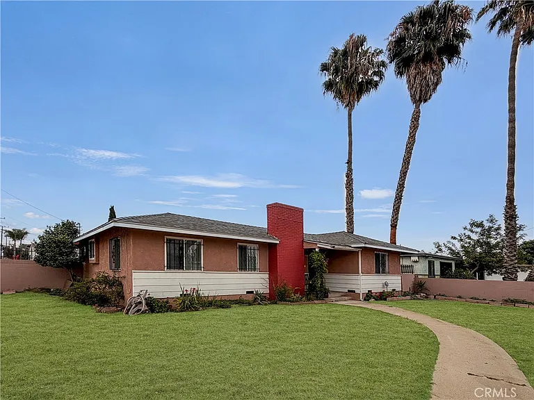 10202 Doty Ave — Photo 15