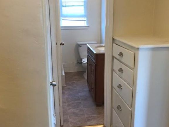 4th image of 4154 Marathon St #4