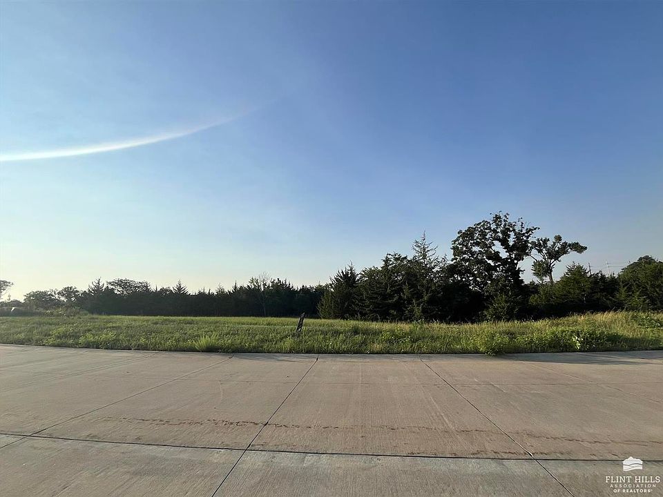 2nd image of 4852 Nature Ave