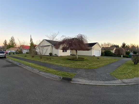 3rd image of 1111 Farrelly St