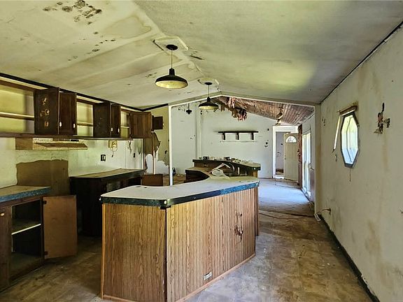 4th image of 251 Bardeen Rd