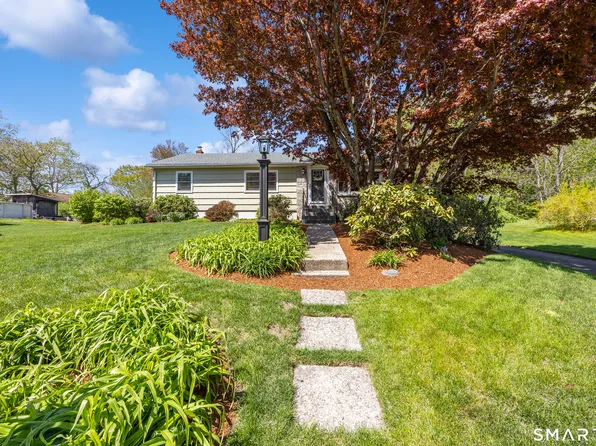 15 Country Drive, Norwich, CT 06360