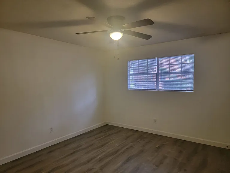 625 Coleman St — Photo 36