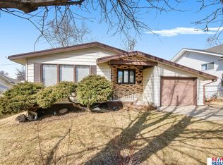 4624 Grover St, Omaha, NE 68106