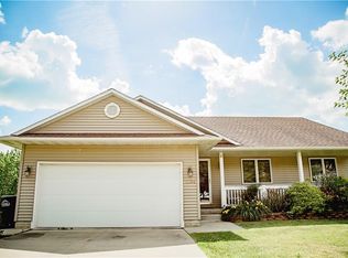 4204 Bay View Ct, Des Moines, IA 50320