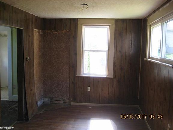 5th image of 1550 Raymond St