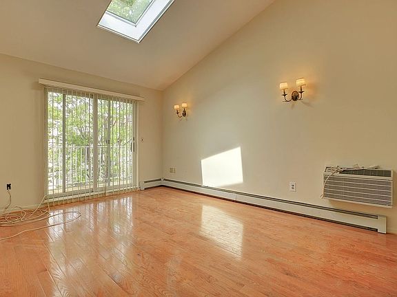 4th image of 8428 Bay 16 St Unit 3B
